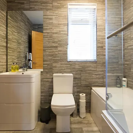 Stylish And Modern 3 Bedroom House *