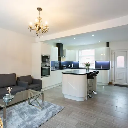 Stylish And Modern 3 Bedroom House Leeds (West Yorkshire)