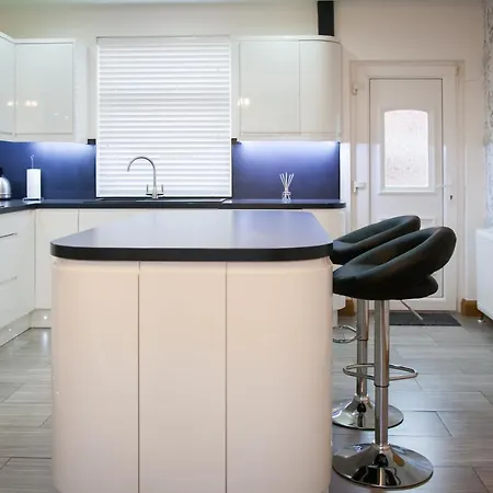 Holiday home Stylish And Modern 3 Bedroom House *