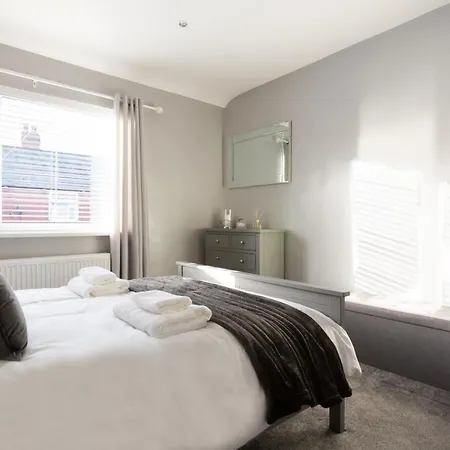 Stylish And Modern 3 Bedroom House *