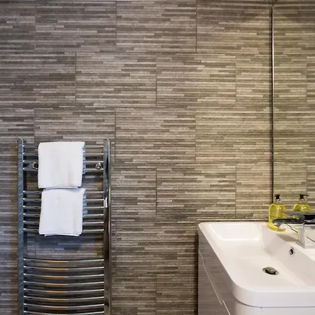 Stylish And Modern 3 Bedroom House *