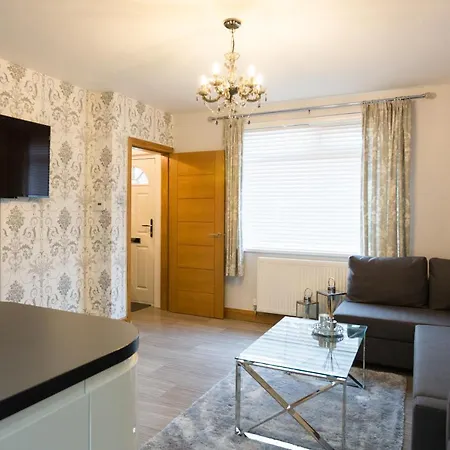 Дом отдыха Stylish And Modern 3 Bedroom House