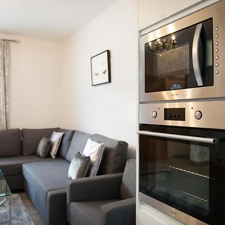 Holiday home Stylish And Modern 3 Bedroom House *