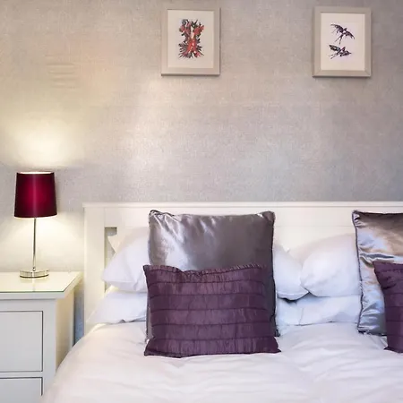 Stylish And Modern 3 Bedroom House Holiday home *