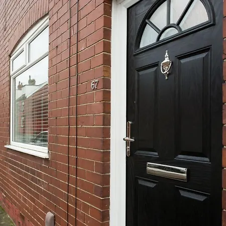 Stylish And Modern 3 Bedroom House Leeds (West Yorkshire)